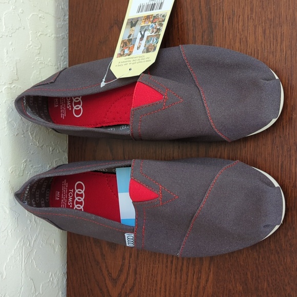 Toms Men's Gray and Red Audi Designed Classic Slip On Shoes Size 7.5 - Picture 3 of 11